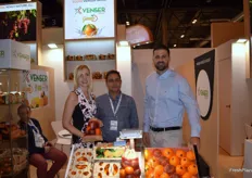 Daniela Holbrook, José Luís Herráez y Sergio Siscar, de VENSER GROUP, productores y comercializadores de cítricos. 