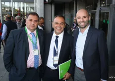 Luis Ramos (derecha),de Combilo, con sus amigos españoles Paco Pérez y Jorge Sánchez