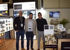  Gavrail Boyadzhuev, Fernando Serra y Raúl Lobo, en el stand de Laumont, proveedores de hongos y trufas.
