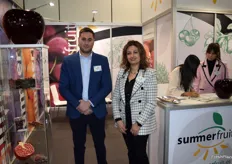  Francesc Mir, director de Producción y Gloria Izquierdo, Directora Comercial de Summer Fruits, productores y comercializadores de fruta de hueso y cerezas, de Fraga, Huesca.