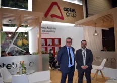José Manuel Ibáñez y Joel Montes, en el stand de Actel Grup, una empresa cooperativa de segundo grado que tiene asociadas 109 cooperativas en las comunidades autónomas de Aragón, Cataluña, Castilla y León, Extremadura y la Comunidad Valenciana. 
