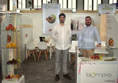 Emilio y Jesús Moreno, de la empresa extremeña especializada en fruta de hueso ecológica Biomova, fundada en el año 95 por Emilio Moreno, pionero en Extremadura de la agricultura ecológica y biodinámica