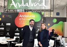 Daniel Santana verano y María Lara Quinlán en el stand de Extenda, la Empresa Pública Andaluza de Promoción Exterior