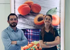 Thomas Chevalier y Edwige Remy, de PSB Producción Vegetal, obtentores, viveristas, productores y comercializadores especializados en fruta de hueso. 